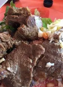 Carne assada fatiada